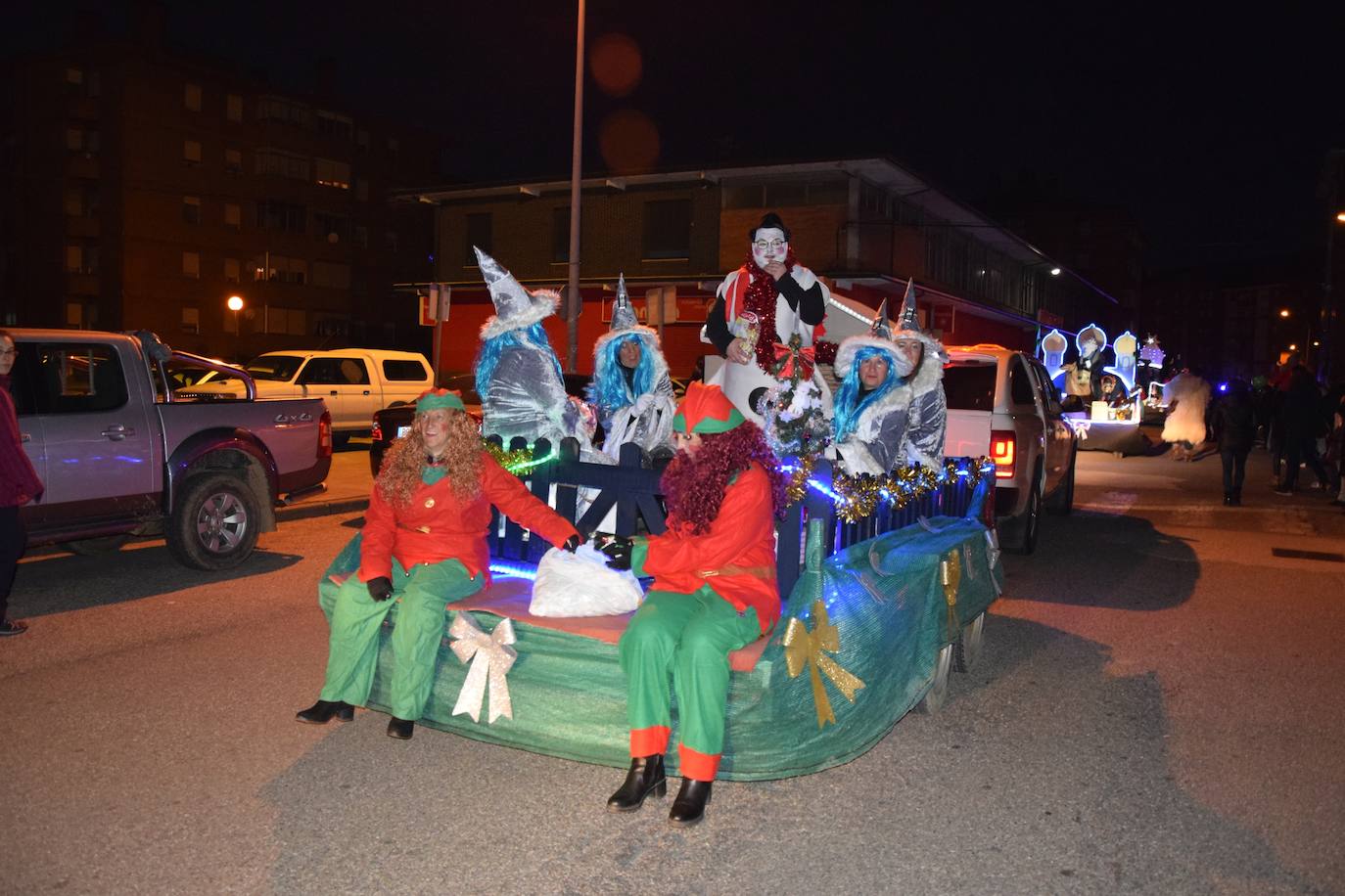 Los Reyes Magos ilusional a los niños de Guardo.