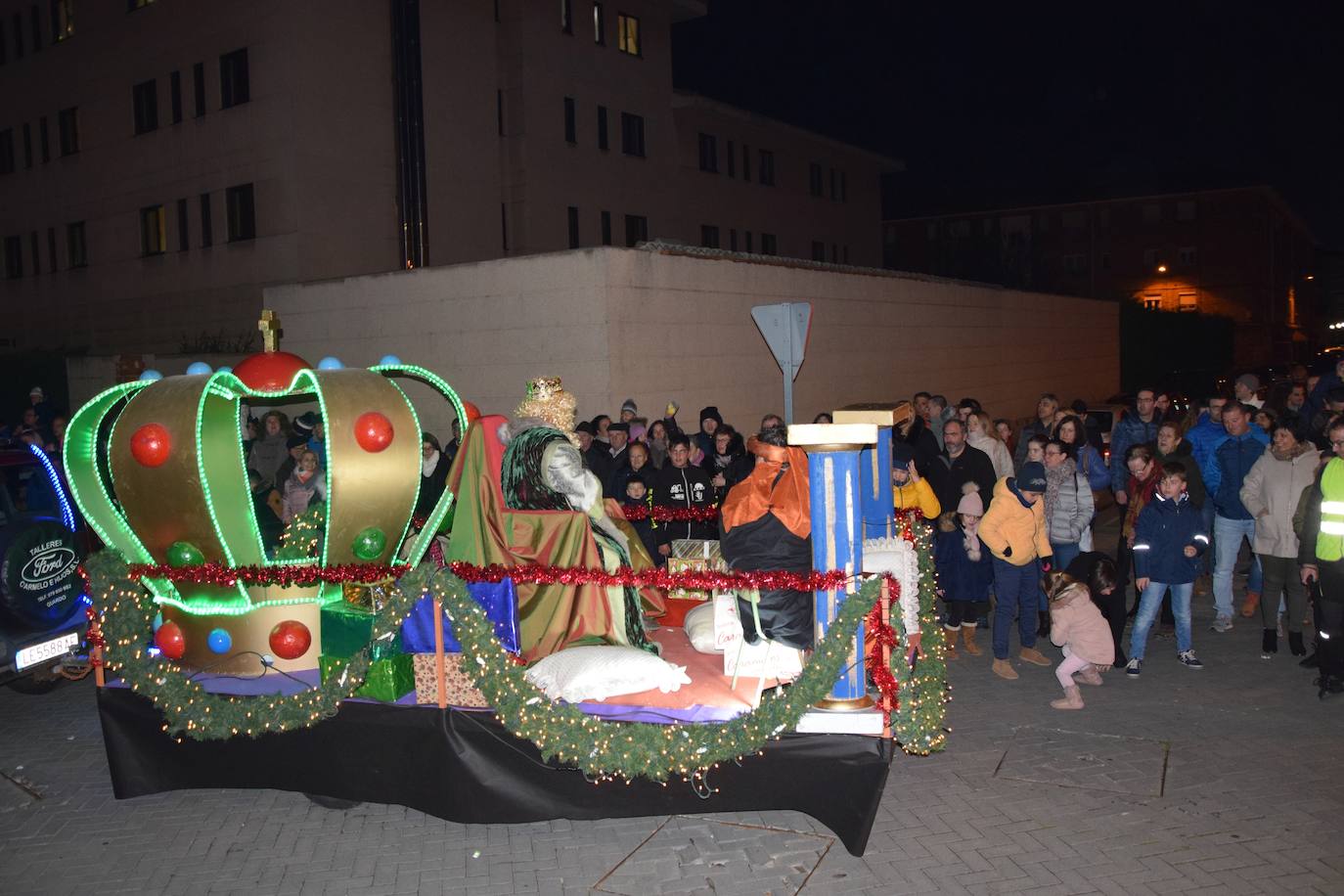 Los Reyes Magos ilusional a los niños de Guardo.