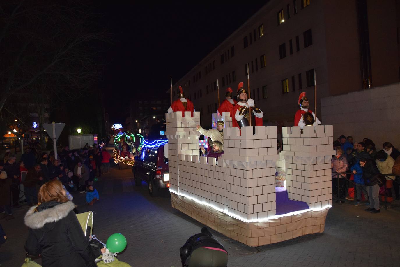 Los Reyes Magos ilusional a los niños de Guardo.
