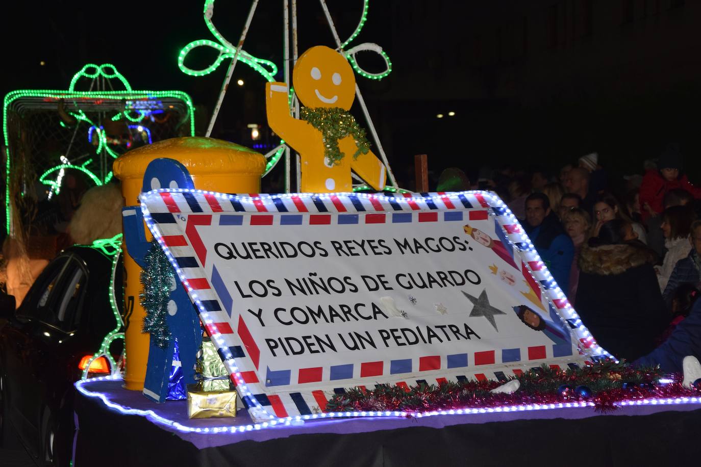 Los Reyes Magos ilusional a los niños de Guardo.