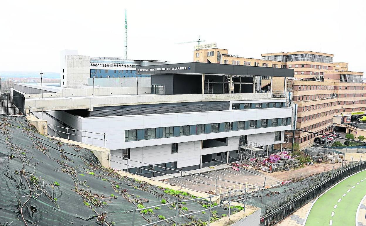 Imagen captada ayer del edificio del futuro Hospital de Salamanca. 