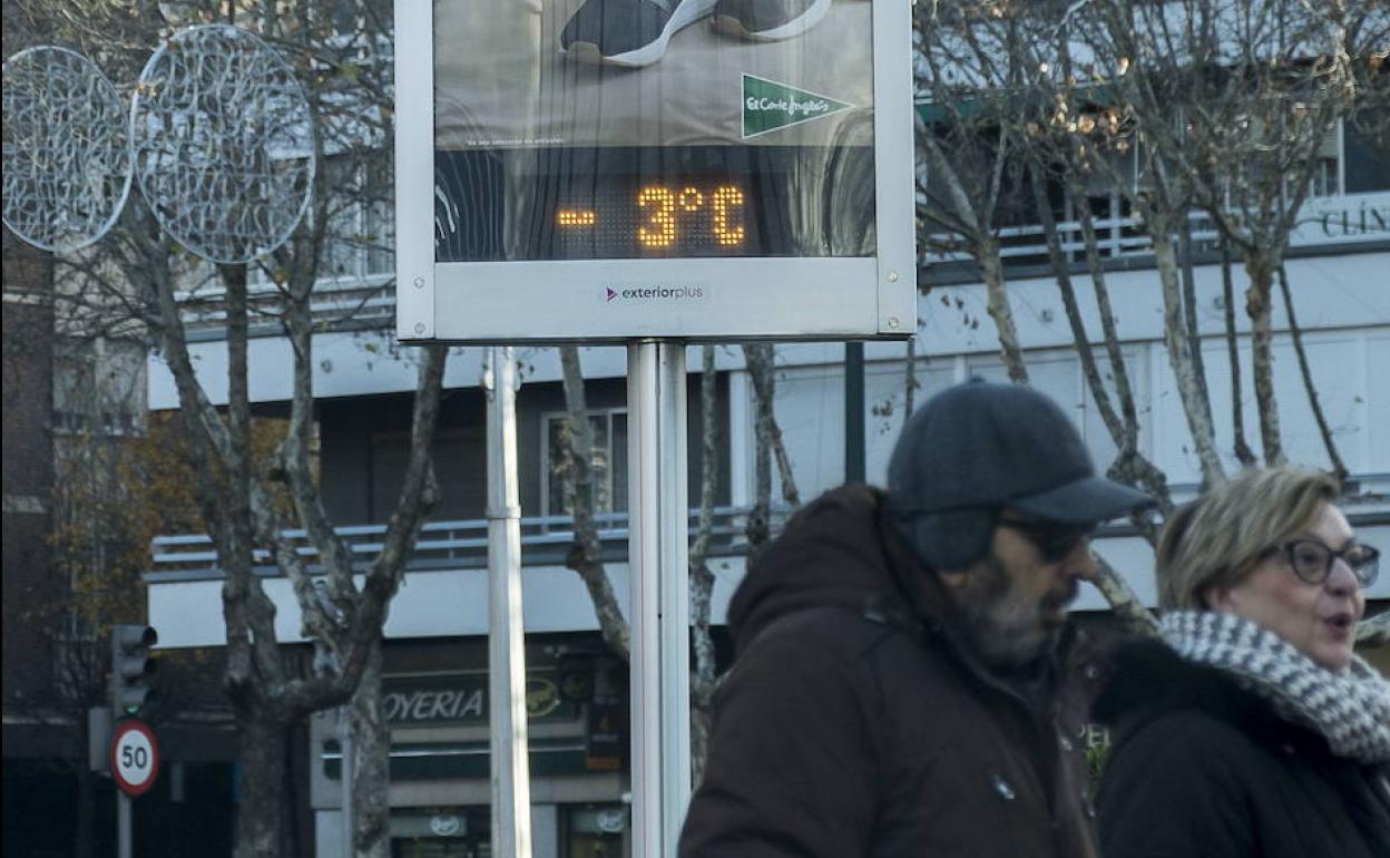 El termómetro marca -3 grados en el Paseo de Zorrilla de Valladolid. 