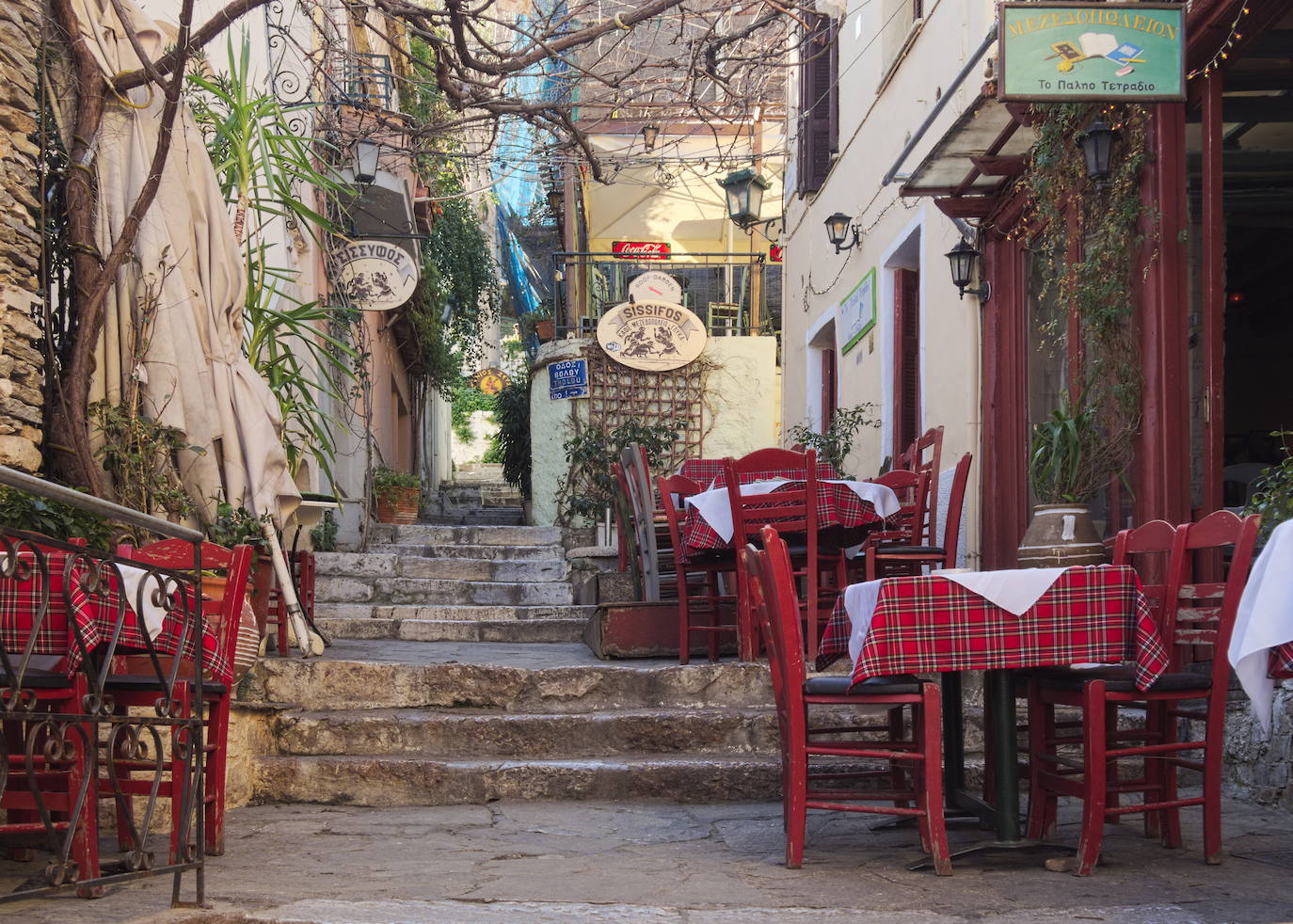 Mnisikleous Street (Atenas, Grecia).