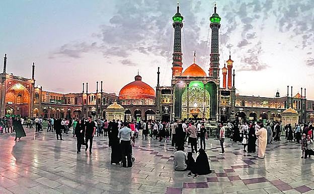 Plaza de Hazrat-e Massoumeh (Santuario de Fátima), en Qom.