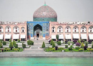 Imagen secundaria 1 - Gran Bazar de Teherán (arriba), Mezquita Sheikh Lotfollah y Persépolis.