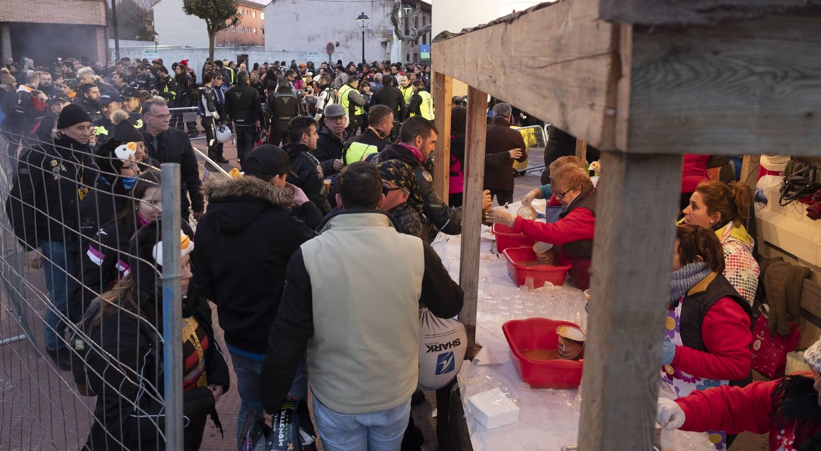 Cientos de moteros han participado en la tradicional excursión pingüinera a la localidad vallisoletana