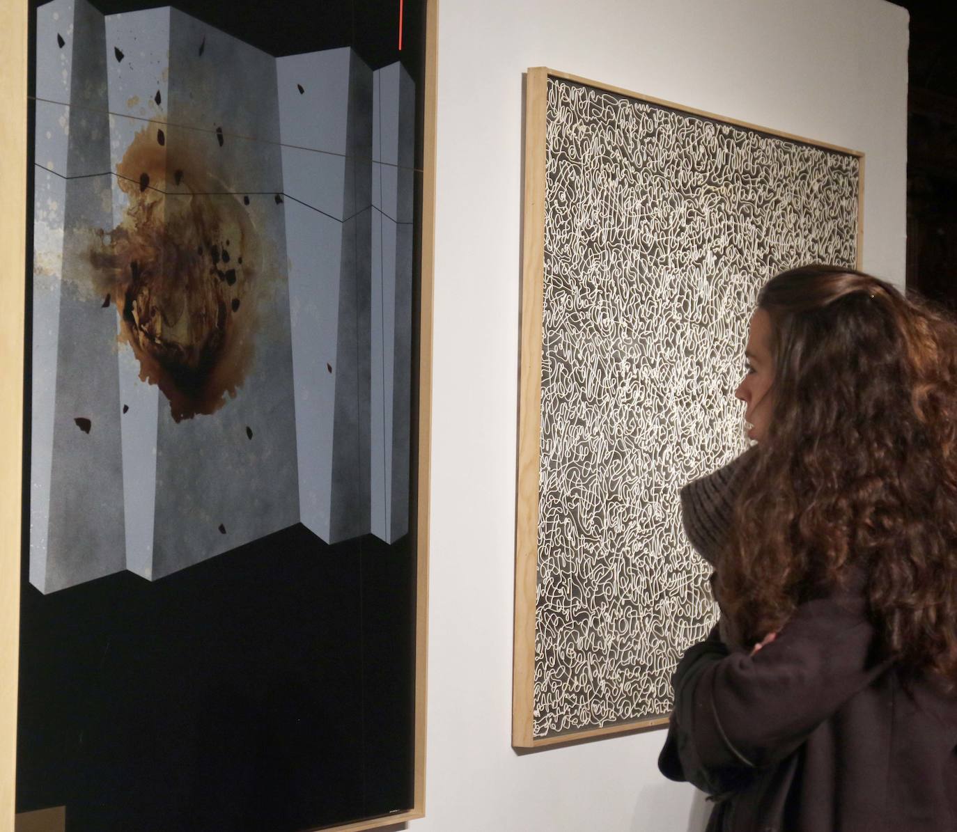 La exposición reúne una treintena de las pinturas que resultaron seleccionadas en una convocatoria en la que el jurado eligió el óleo sobre lienzo 'Long distance runners' ('Corredores de larga distancia'), del artista abulense afincado en Zaragoza Favier Riaño (1977), como la merecedora del primer premio, dotado con 6.000 euros.