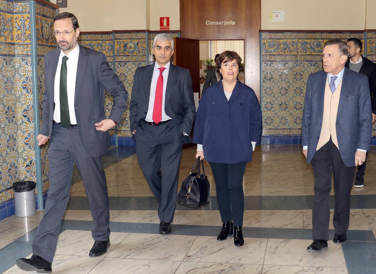 La exvicepresidenta del Gobierno, consejera de Estado y abogada del Estudio Cuatrecasas impartió en el Salón de Grados de la Facultad de Derecho la conferencia inaugural que abre el VII Diploma de Postgrado de Derecho Administrativo