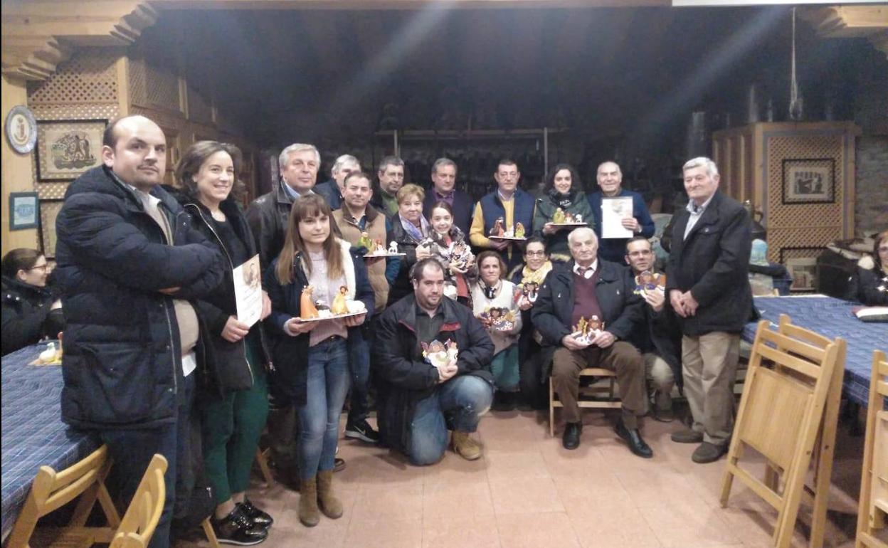 Foto de familia de los galardonados tras recibir los premios. 
