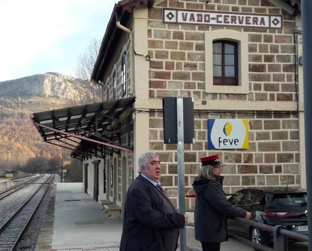 Personal de Feve en la estación de Vado-Cervera.