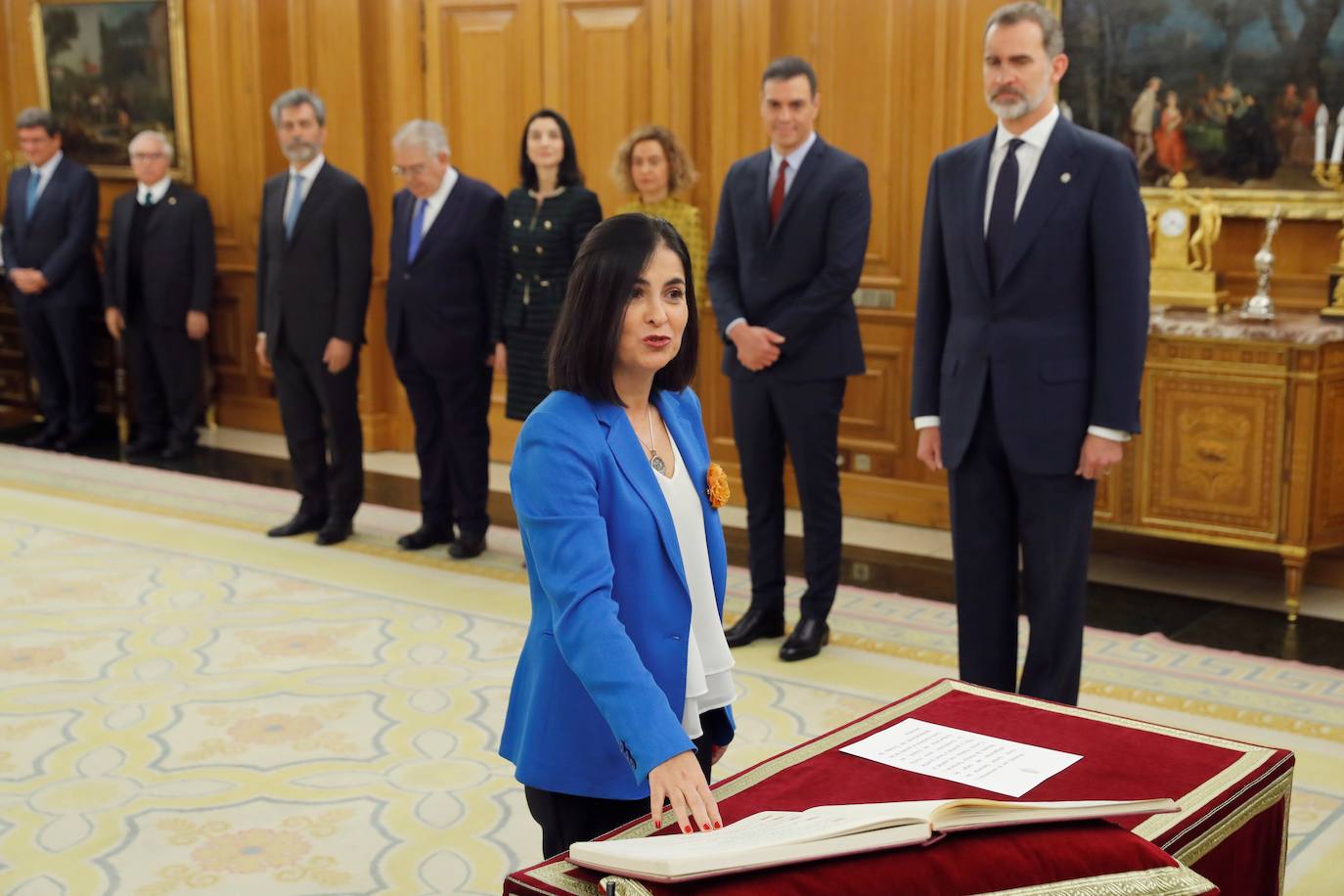 La nueva ministra de Política Territorial y Función Pública, Carolina Darias, promete su cargo ante el rey Felipe VI.