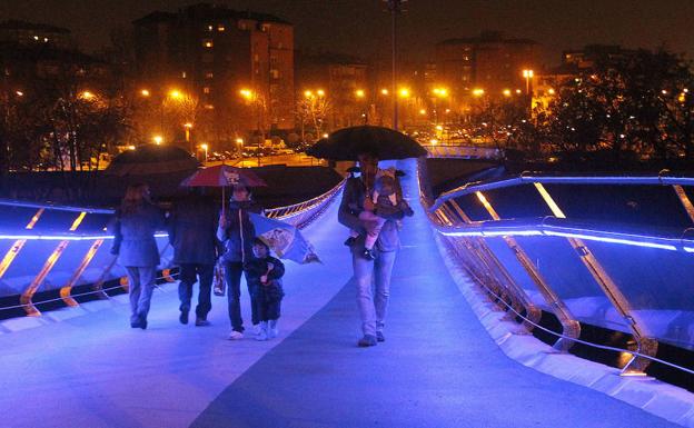 La pasarela Pedro Gómez Bosque, que une los barrios de Arturo Eyries y La Rubia, rinde homenaje al médico.
