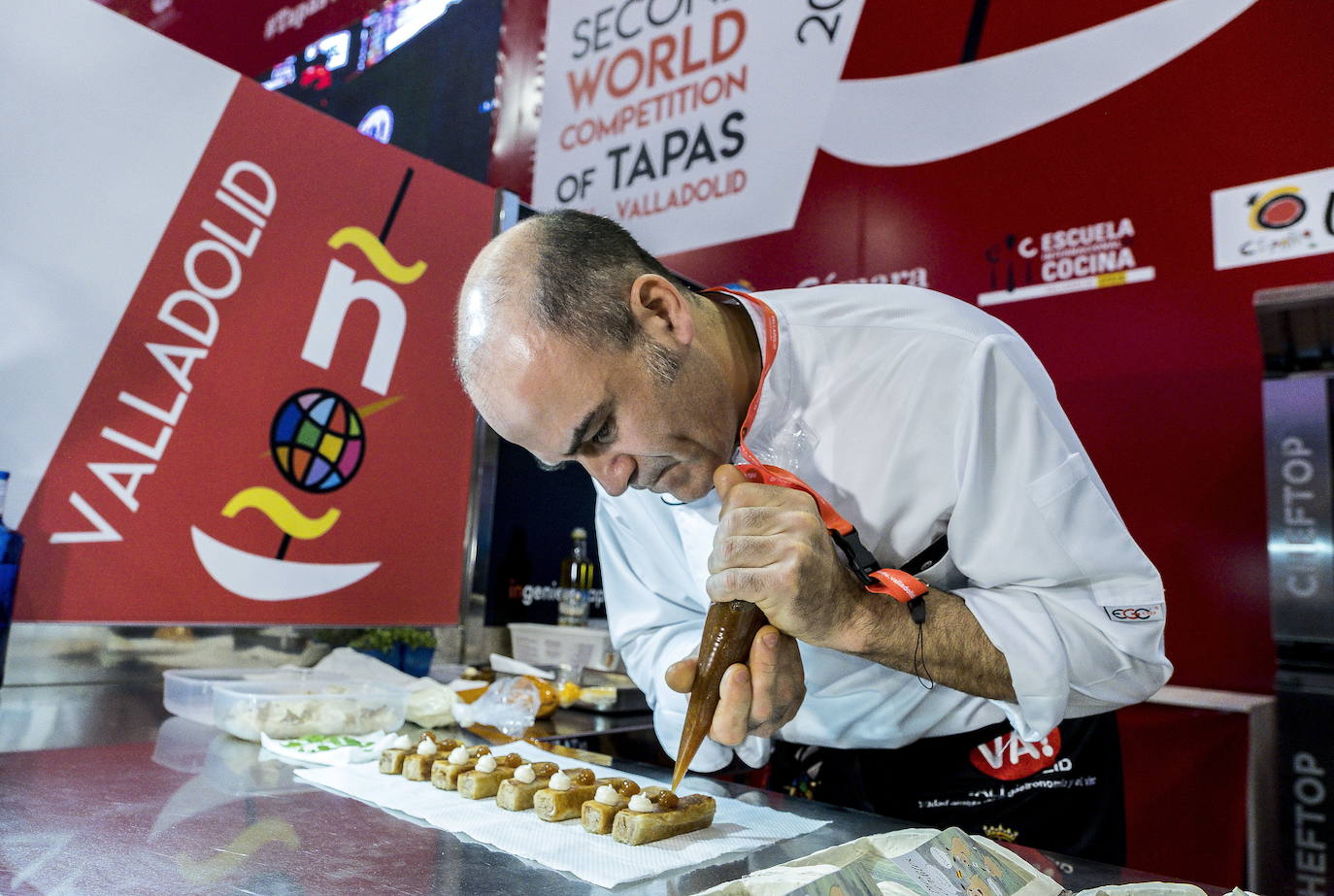 José Ignacio Castrodeza como finalista en el XIV Concurso Nacional de Pinchos y Tapas Ciudad de Valladolid en la Cupula del Milenio. 