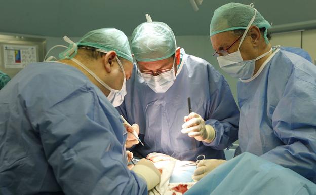 Intervención quirúrgica de Cirugía Torácica en el Hospital Clínico.de Valladolid. 