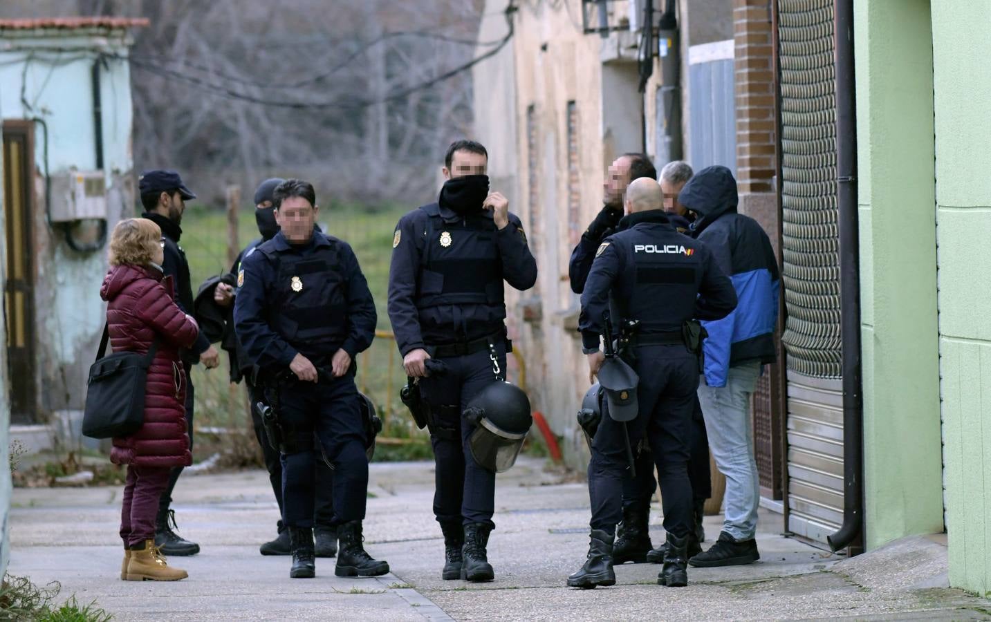 La labor conjunta de la Policía Nacional y la Guardia Civil ha llevado a los agentes a detener a seis sospechos y a relizar hasta cinco registros simultáneos tanto en la capital como en tres pueblos de la provincia