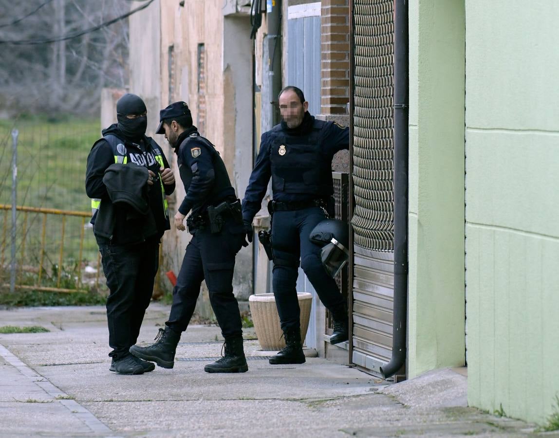 La labor conjunta de la Policía Nacional y la Guardia Civil ha llevado a los agentes a detener a seis sospechos y a relizar hasta cinco registros simultáneos tanto en la capital como en tres pueblos de la provincia