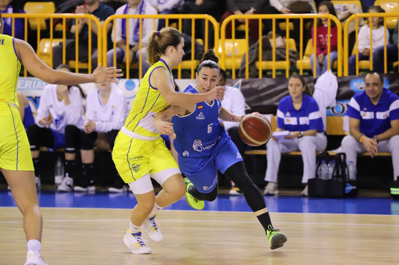 Fotos: Las imágenes del encuentro entre el CB Avenida y Cadí La Seu (71-61)