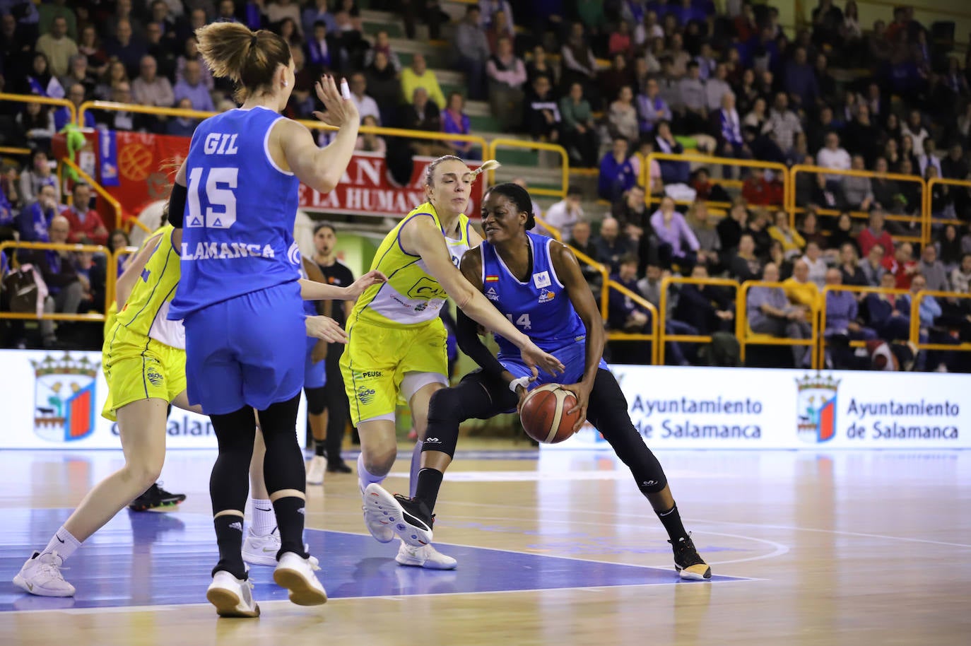 Fotos: Las imágenes del encuentro entre el CB Avenida y Cadí La Seu (71-61)