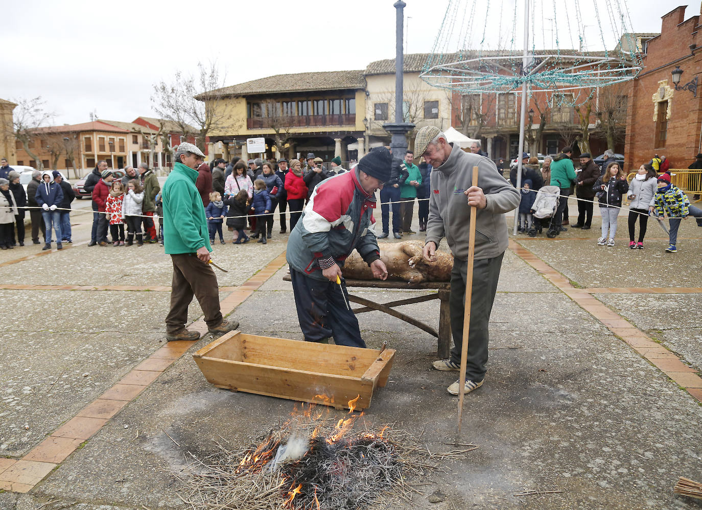 La matanza y reparto de jijas y morcilla en Becerril.