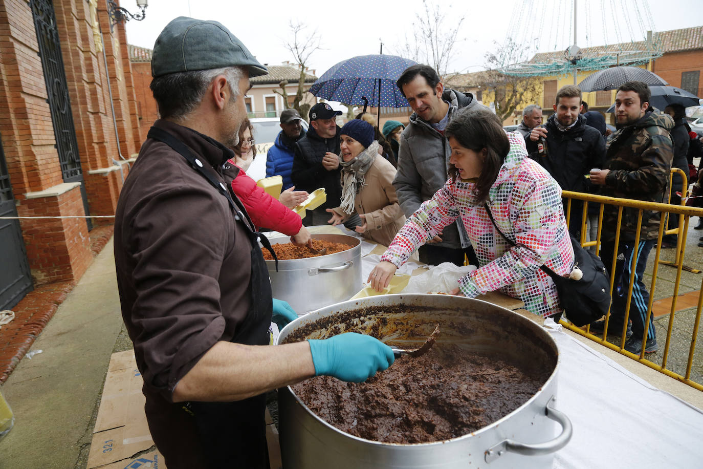 La matanza y reparto de jijas y morcilla en Becerril.