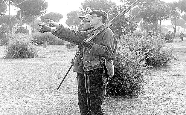 Salir de caza fue para Delibes, como él mismo escribe en el prólogo de su 'Obra completa', no una actividad accesoria, sino «sustantiva». «Yo salgo al monte a cazar perdices y, de rechazo, cazo también algún libro», escribió.