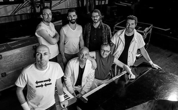 Brothers in Band en una imagen promocional.