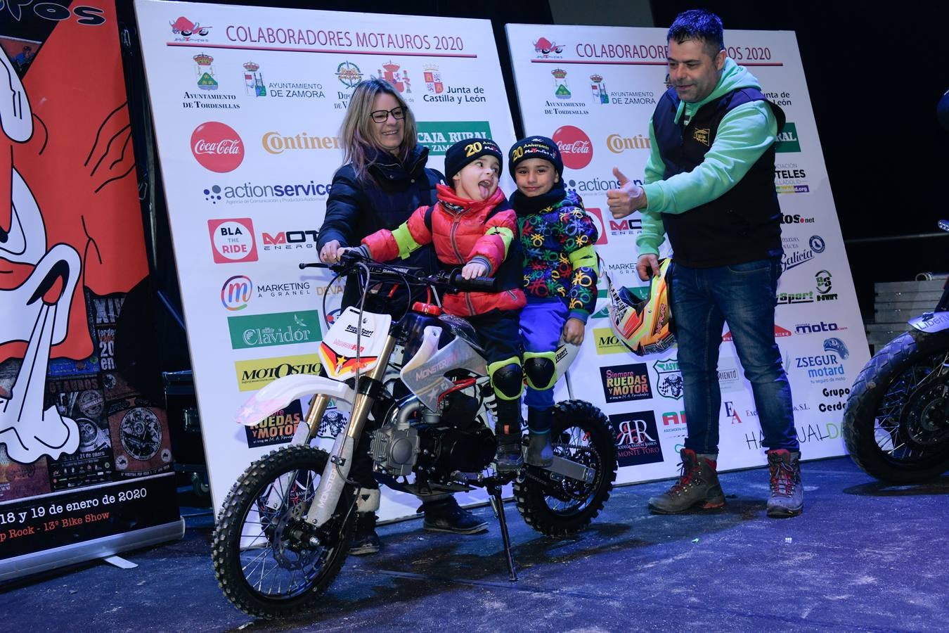 La entrega de trofeos, agradecimientos y el sorteo de regalos y motocicletas puso hoy el broche final a la XX edición | El acto contó con la presencia del padrino de honor de este año, el piloto Nico Terol, y el periodista deportivo Marc Martí