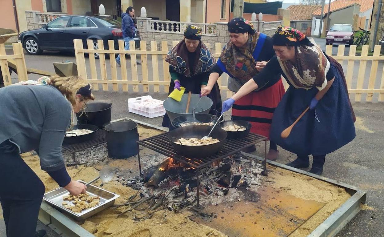 Las mujeres fueron las encargadas de preparar las degustaciones.