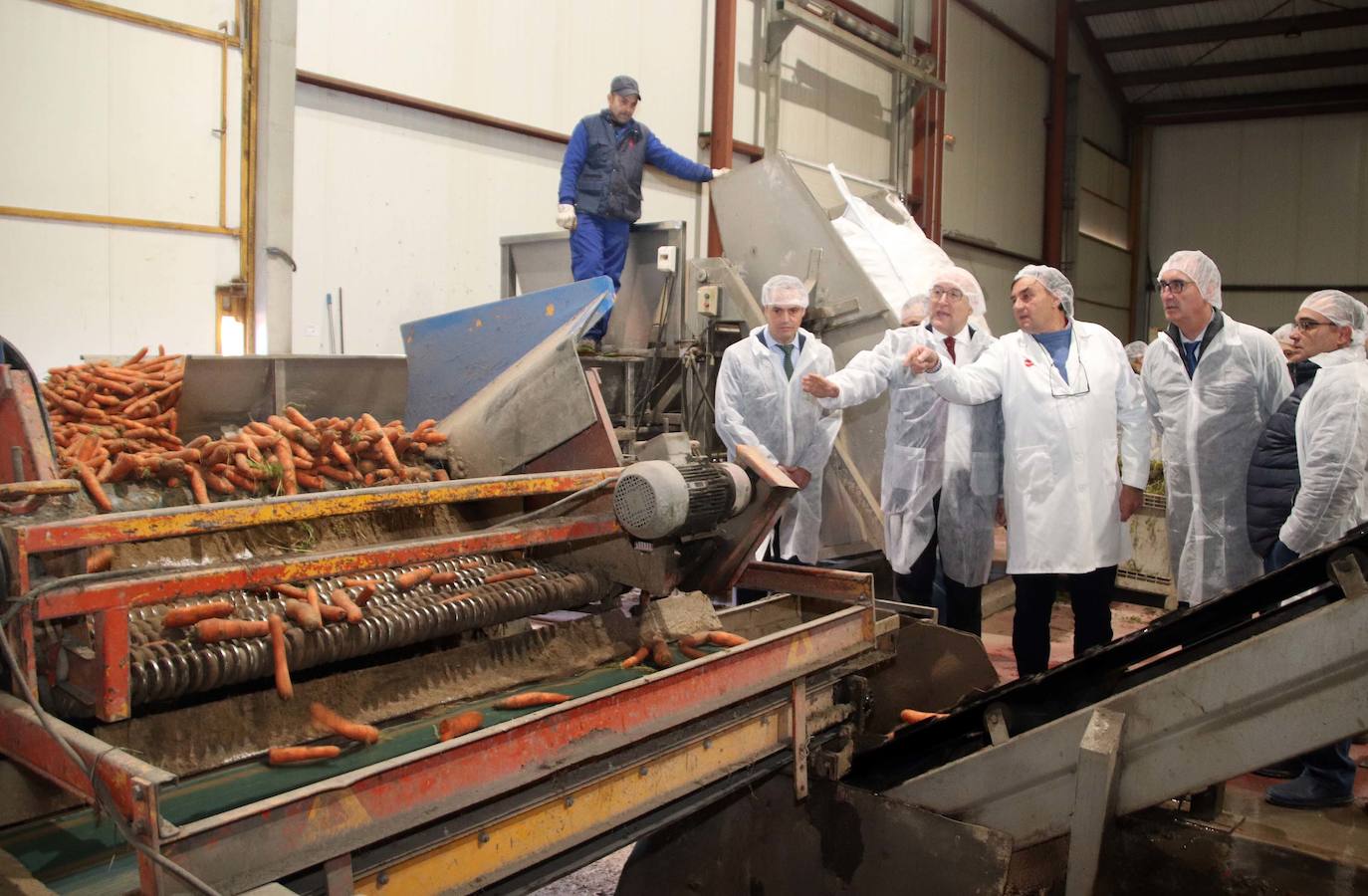 Fotos: El consejero de Agricultura visita la cooperativa Glus en Sanchonuño