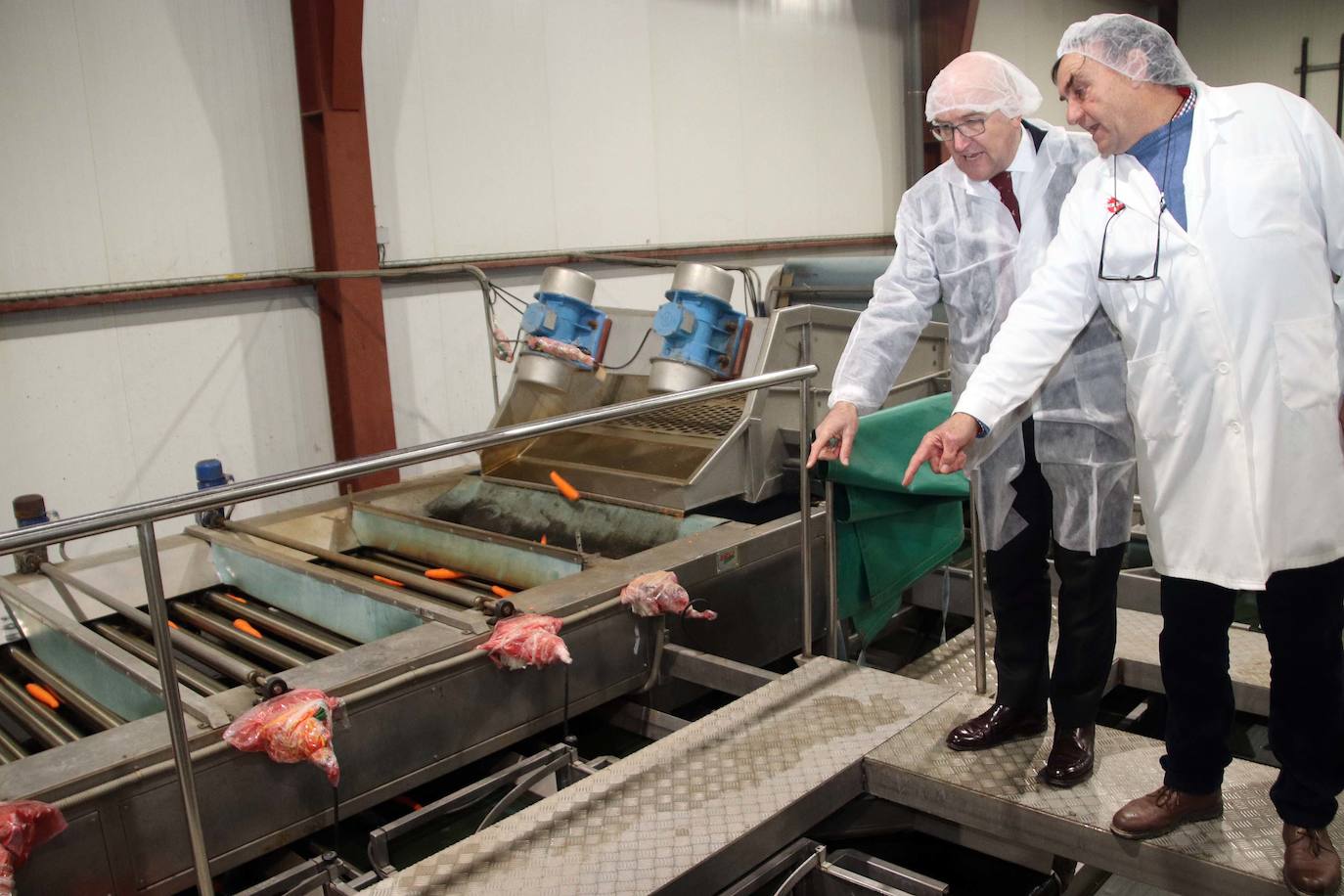Fotos: El consejero de Agricultura visita la cooperativa Glus en Sanchonuño
