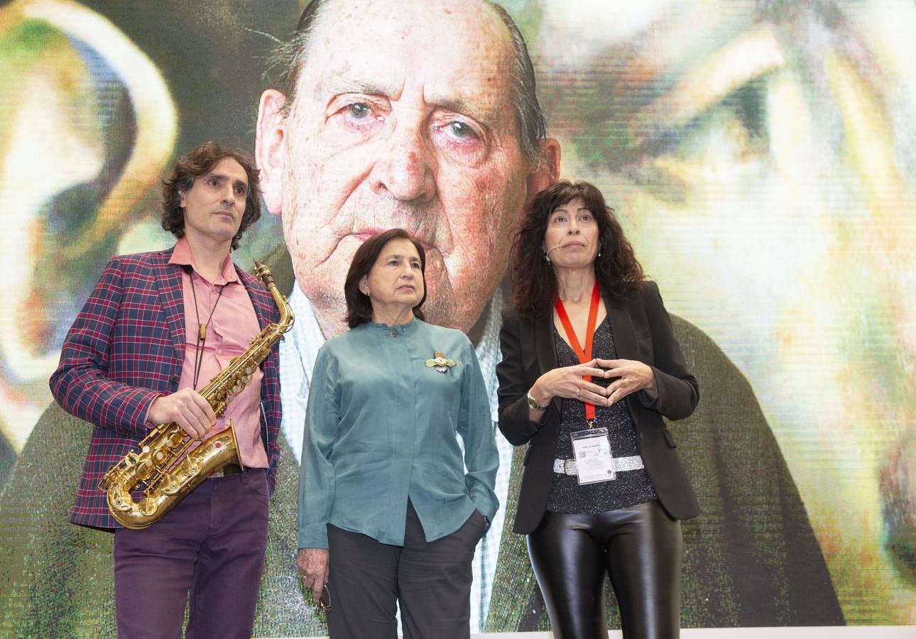 La ciudad celebra el centenario del nacimiento del literato y aprovecha esta efeméride para destacar las palabras de Delibes y su «exquisita descripción» de Valladolid, la provincia y sus gentes
