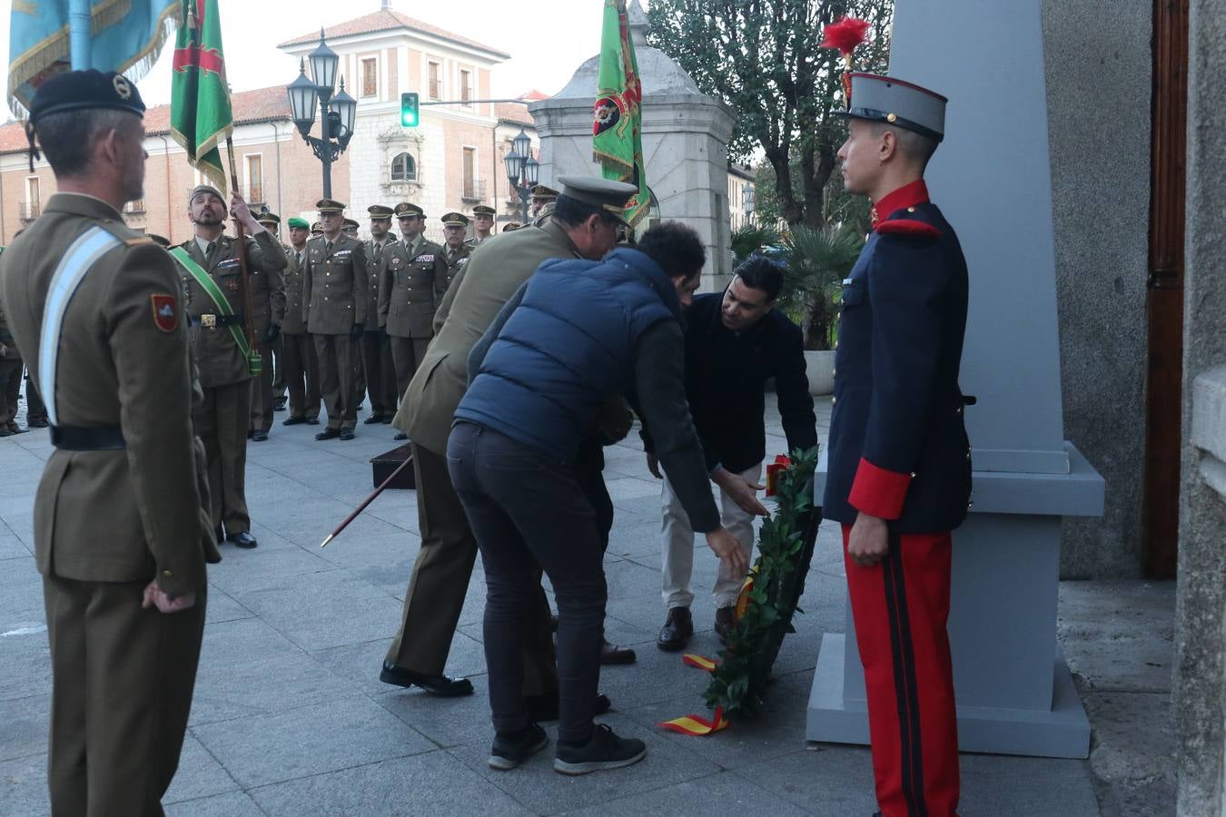 Con motivo de la festividad de San Francisco de Sales, patrón de los periodistas, efeméride que se conmemora mañana, el Palacio Real celebró un acto militar con una nutrida representación de los medios de comunicación de Valladolid y Palencia