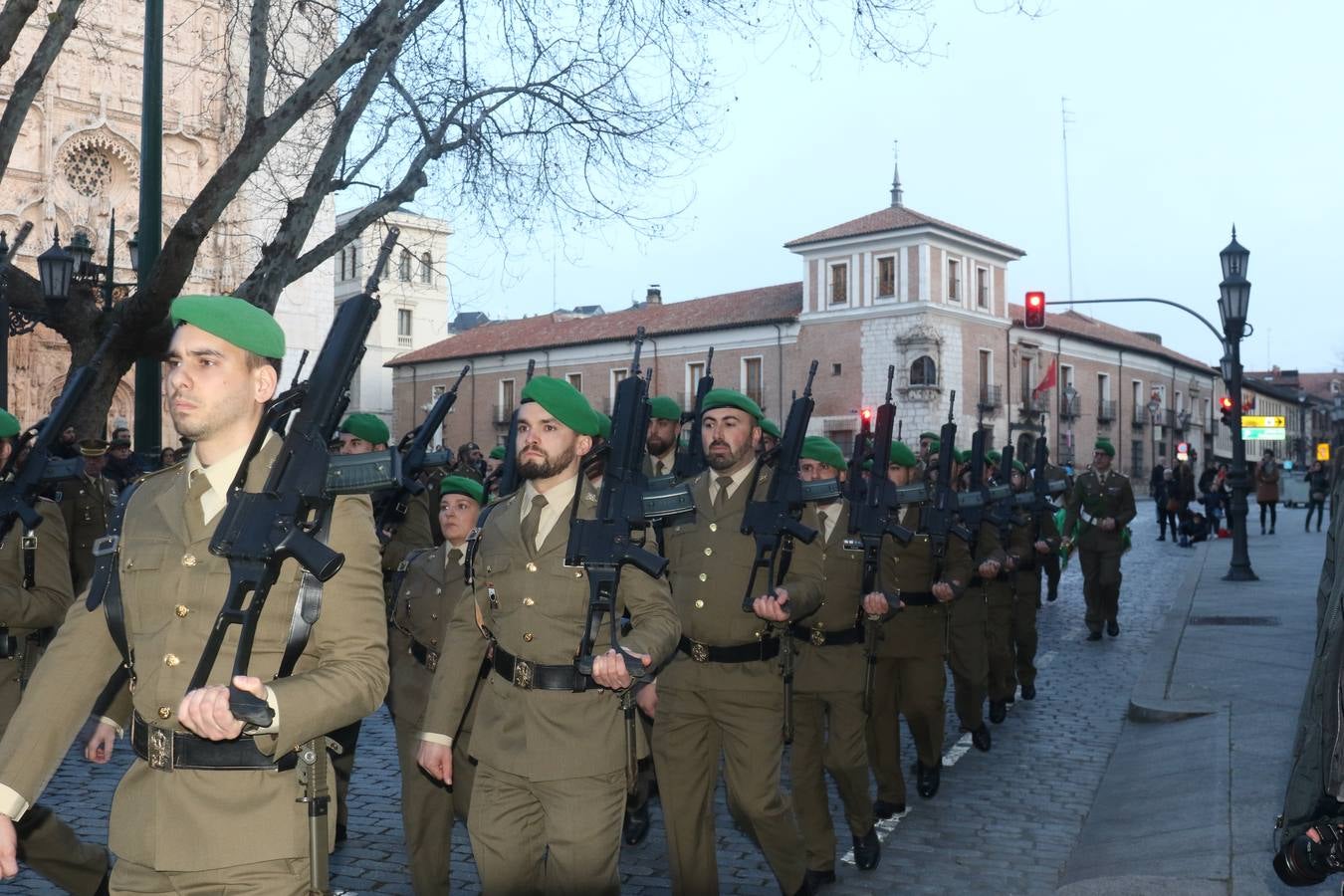 Con motivo de la festividad de San Francisco de Sales, patrón de los periodistas, efeméride que se conmemora mañana, el Palacio Real celebró un acto militar con una nutrida representación de los medios de comunicación de Valladolid y Palencia