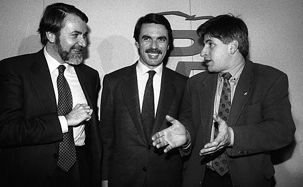 Gregorio Ordóñez, junto al entonces presidente del PP, José Maria Aznar, y el representante en el País Vasco, Jaime Mayor Oreja. 
