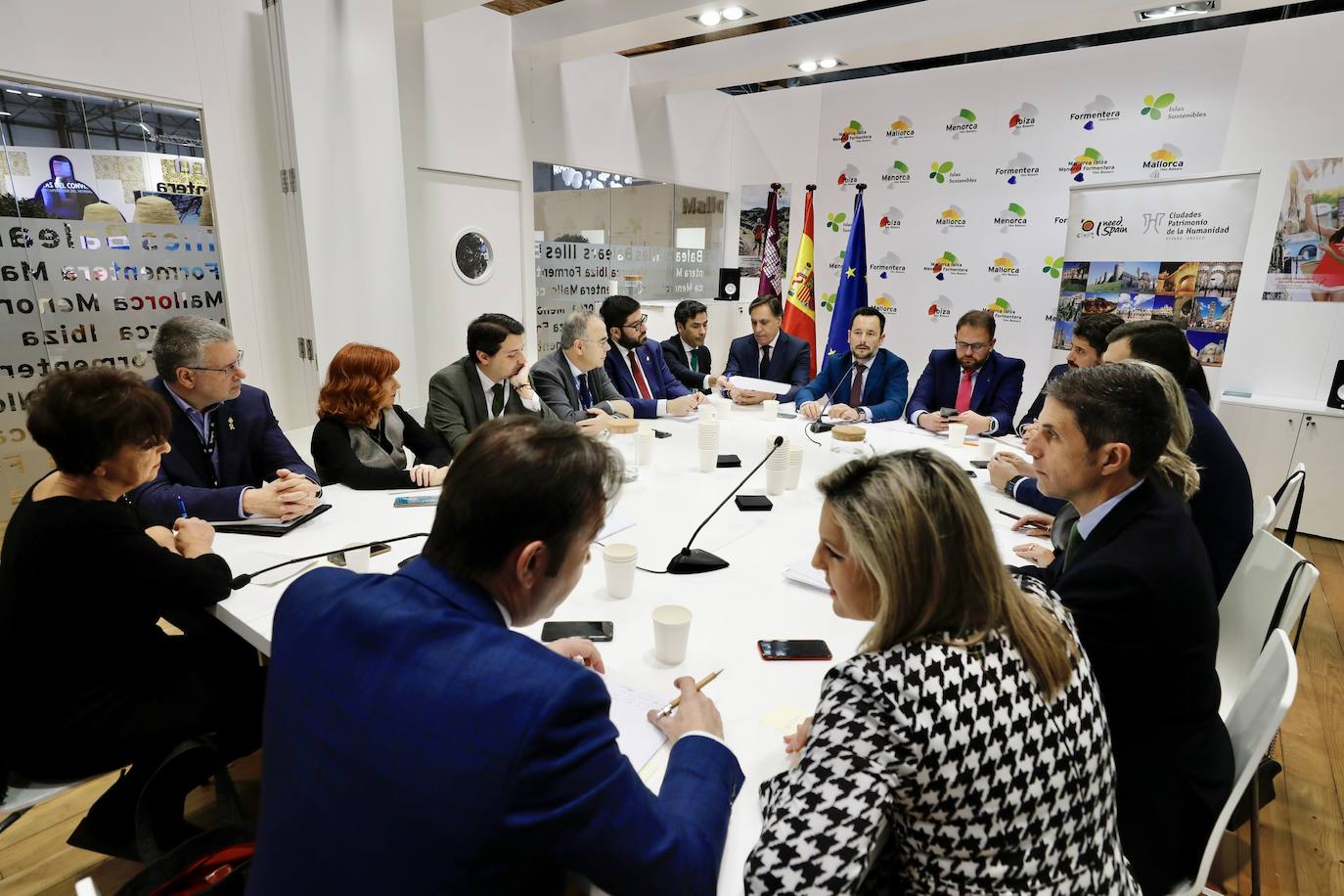 Alcaldes de diferentes provincias de la comunidad participan en la Asamblea Extraordinaria del Grupo de Ciudades Patrimonio de la Humanidad de España.
