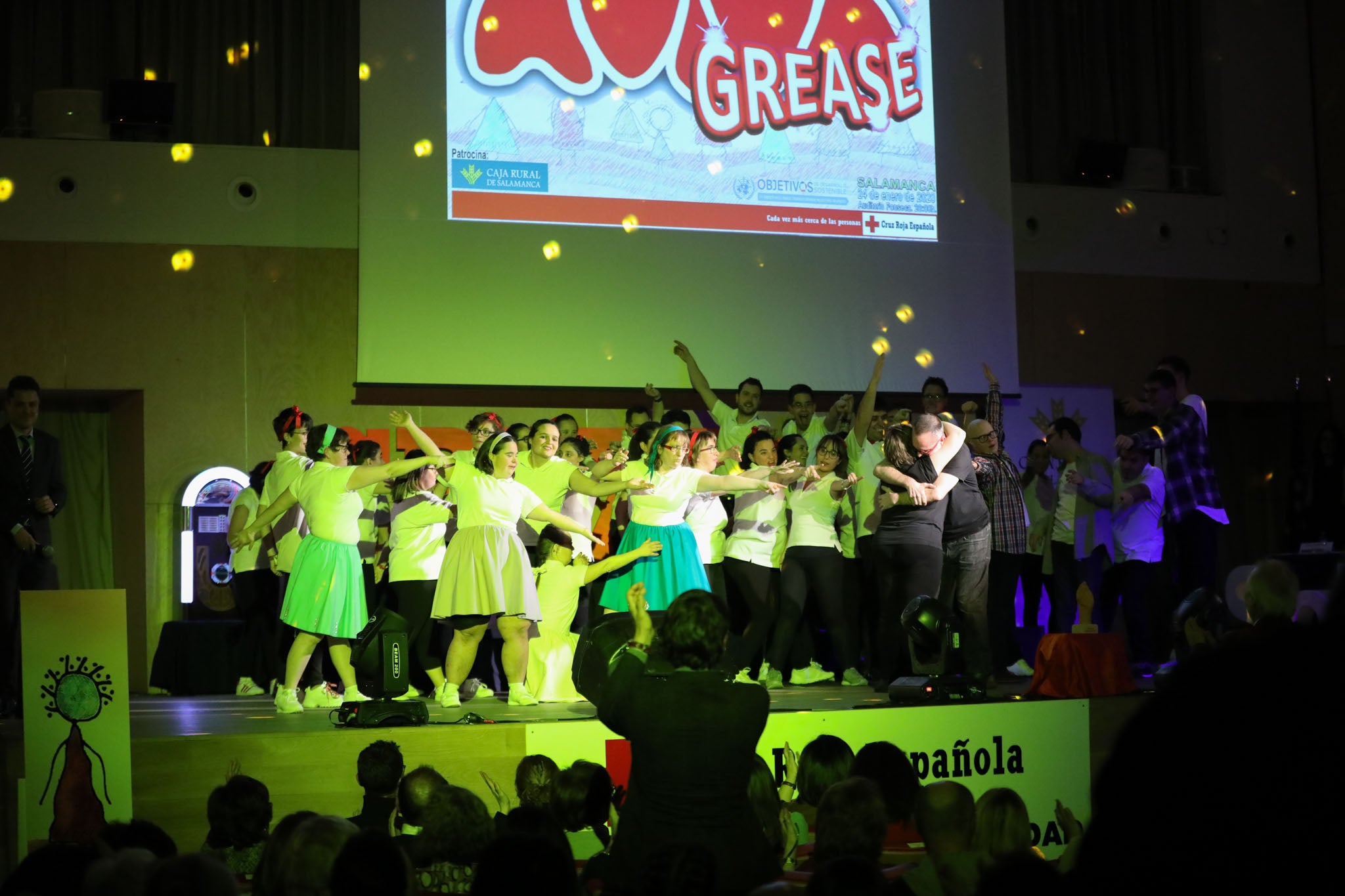 Cruz Roja Salamanca celebró ayer una accidentada XXIV edición de sus Premios Solidaridad. La gala, que fue interrumpida por una alerta de incendio que se quedó en un susto, fue presentada por el periodista y presentador de televisión Javier Gallego.