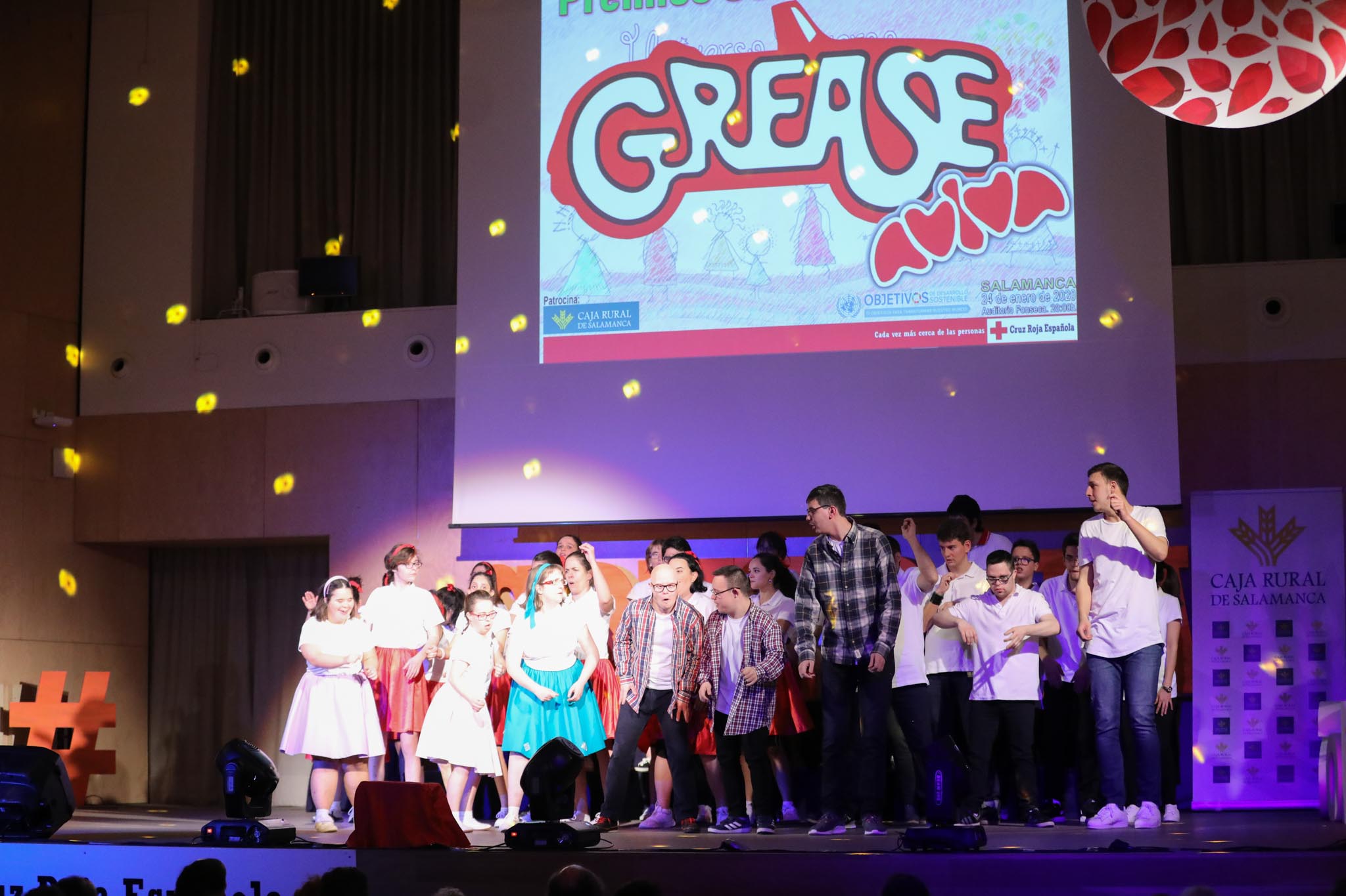 Cruz Roja Salamanca celebró ayer una accidentada XXIV edición de sus Premios Solidaridad. La gala, que fue interrumpida por una alerta de incendio que se quedó en un susto, fue presentada por el periodista y presentador de televisión Javier Gallego.