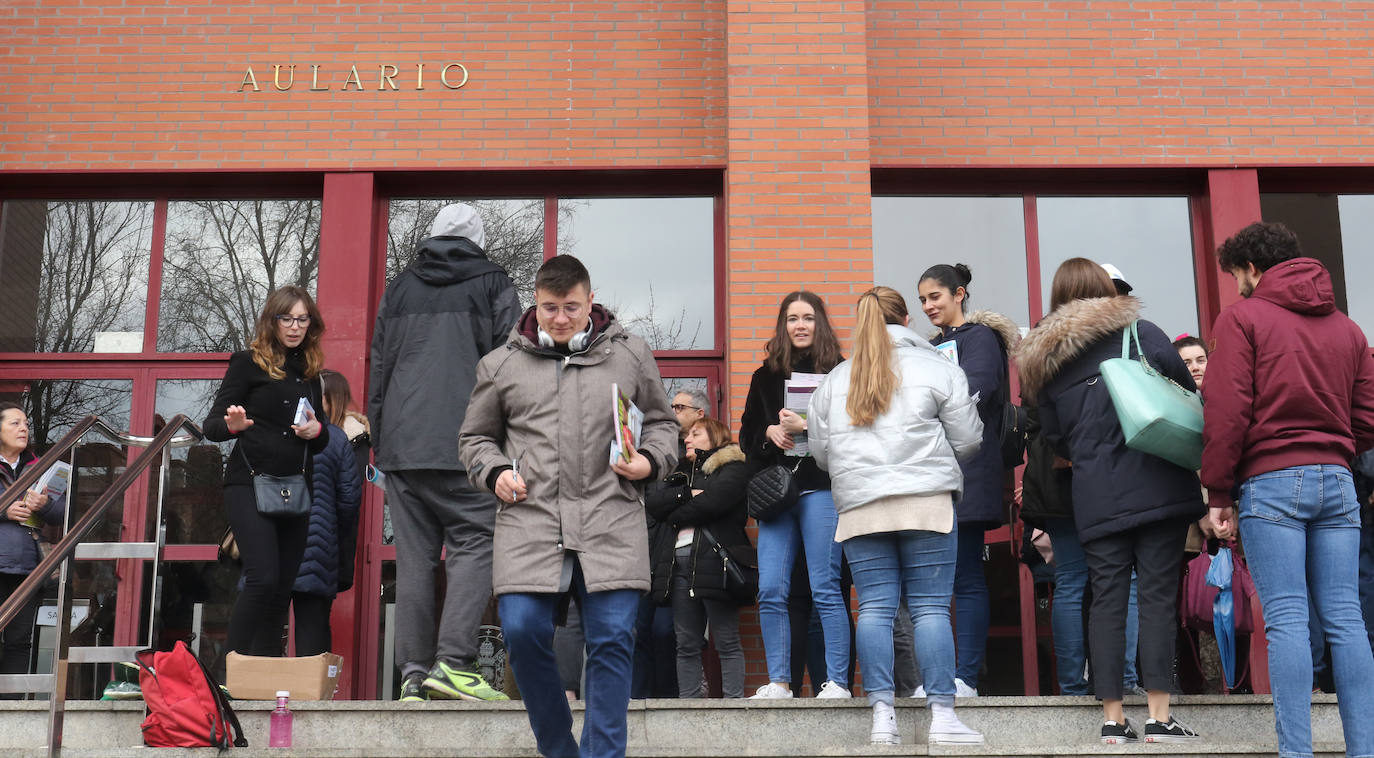 Un total de 35.472 candidatos se examinan este sábado en una veintena de ciudades, entre ellas Salamanca y Valladolid, para obtener una de las 9.539 plazas de formación sanitaria especializada en Medicina, Farmacia, Enfermería, Psicología, Química, Biología y Física convocadas por el Ministerio de Sanidad.