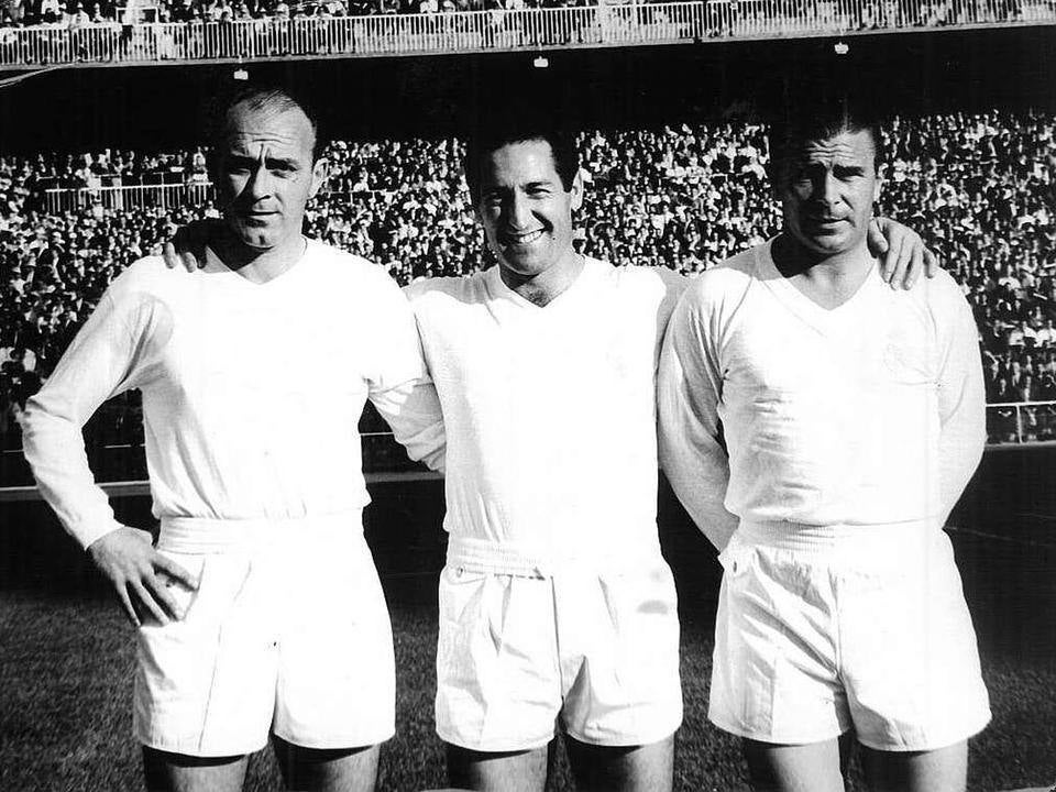 Tres de las mejores figuras de la historia madridista, Di Stefano, Gento y Puskas, que sin embargo no pudieron evitar la gran victoria del Real Valladolid ante el pentacampeón de Europa