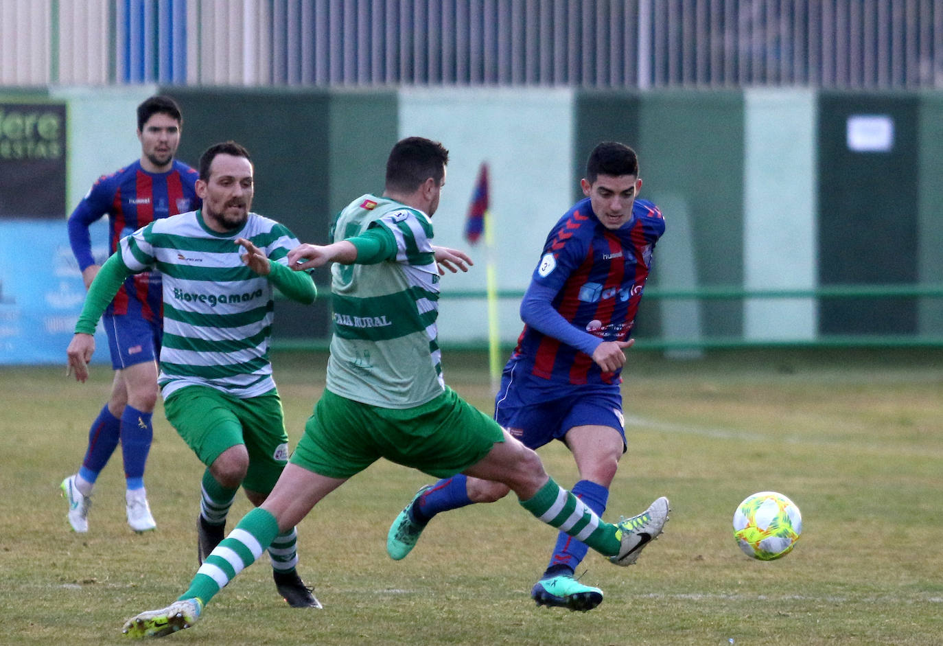 Partido entre la Gimnástica Segoviana y la Virgen del Camino 