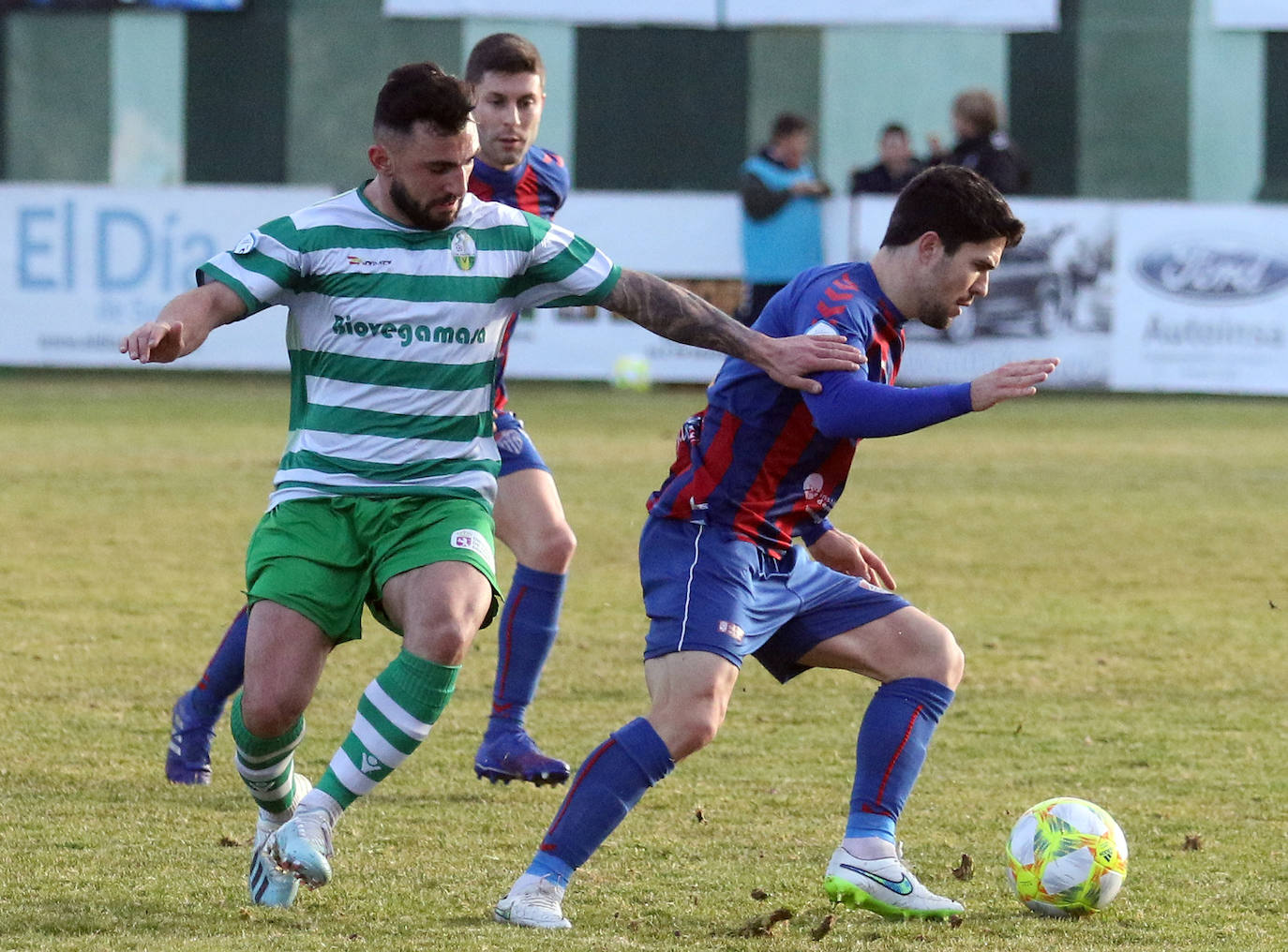 Partido entre la Gimnástica Segoviana y la Virgen del Camino 