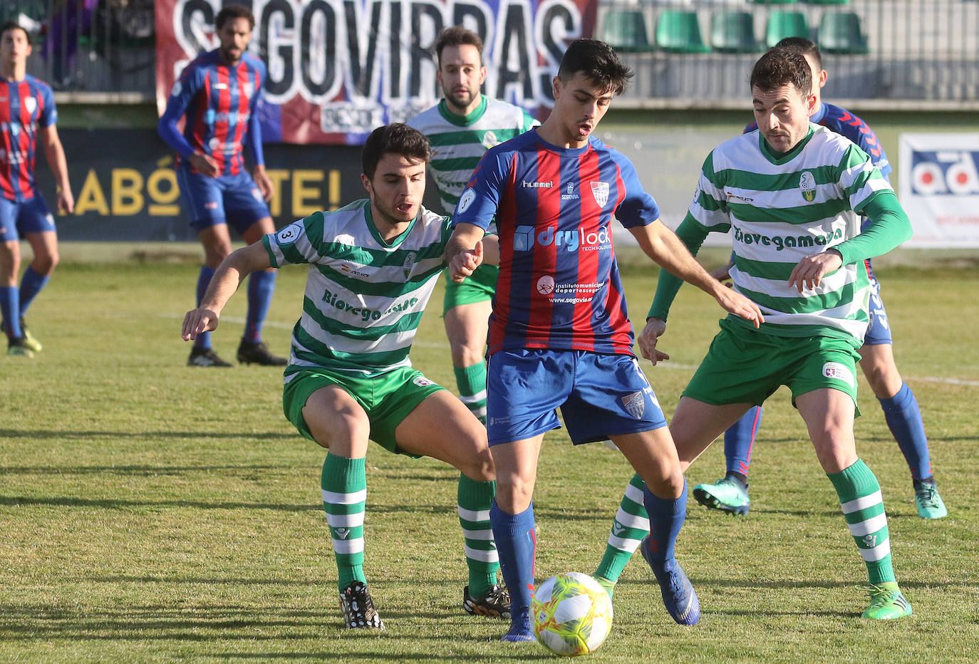 Partido entre la Gimnástica Segoviana y la Virgen del Camino 