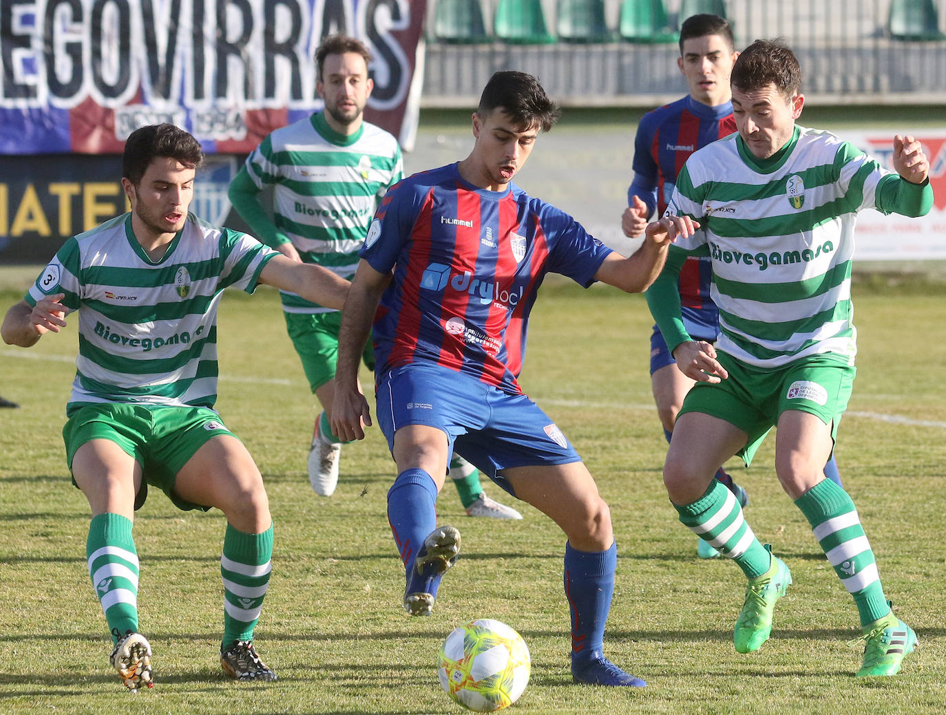 Partido entre la Gimnástica Segoviana y la Virgen del Camino 
