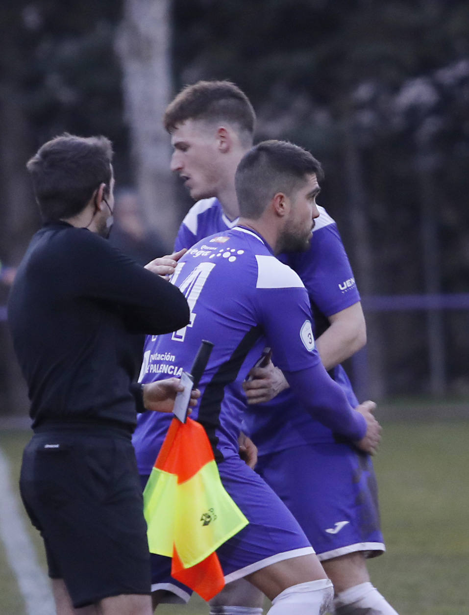 El equipo morado suma la quinta victoria de la temporada. 