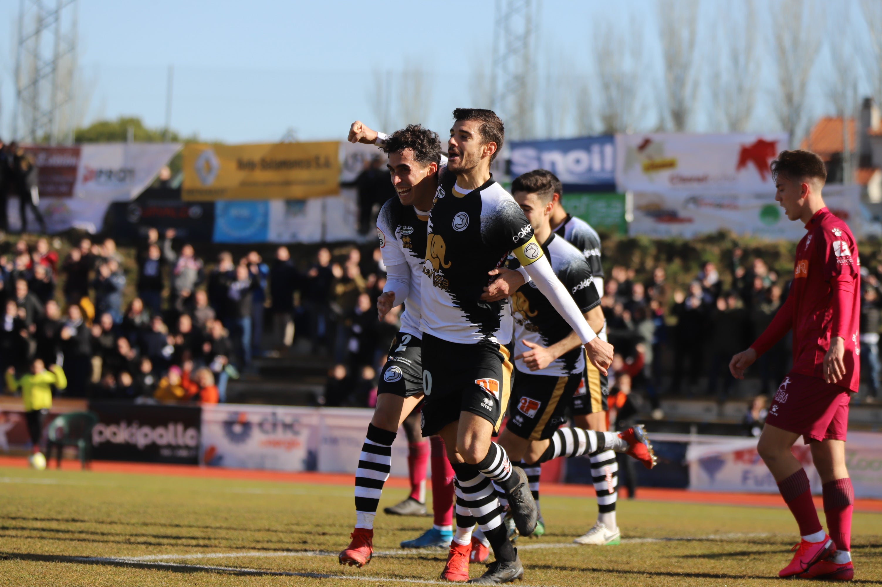 Fotos: Unionistas se eleva ante el Alavés B (4-2)