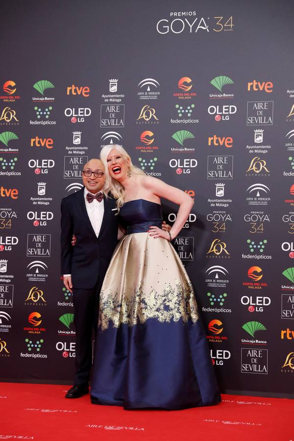 El actor leonés Jesús Vidal, ganador del Goya 2019 a Mejor actor revelación con 'Campeones', con su acompañante. 