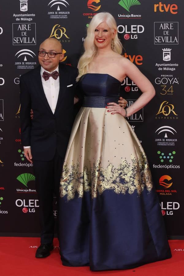 El actor leonés Jesús Vidal, ganador del Goya 2019 a Mejor actor revelación con 'Campeones', con su acompañante. 