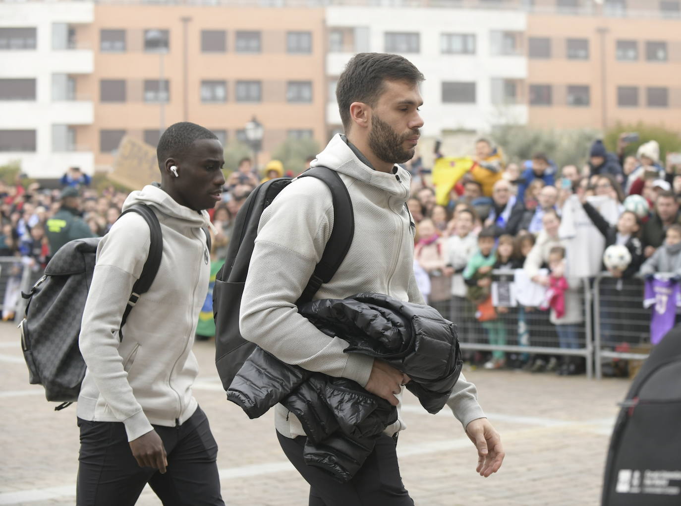 Fotos: La llegada del Real Madrid a su hotel en Valladolid