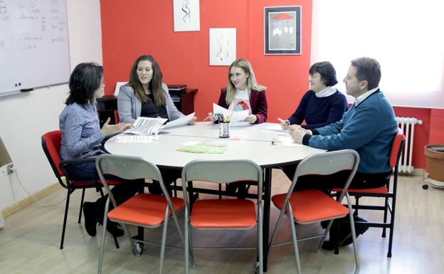 Los especialistas de Dialogasex, durante una reunión.