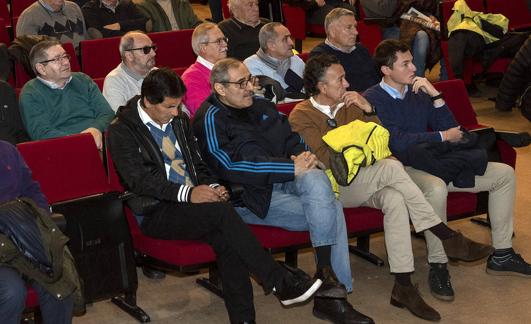 Ángel Cappa, segundo por la izquierda, en primera fila.